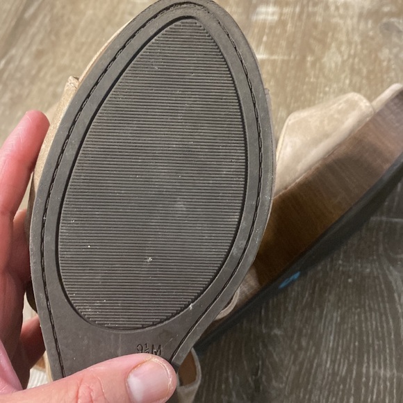 Indigo Rd. Karyn Wedge Suede Sandals Size 9.5 - Picture 8 of 9